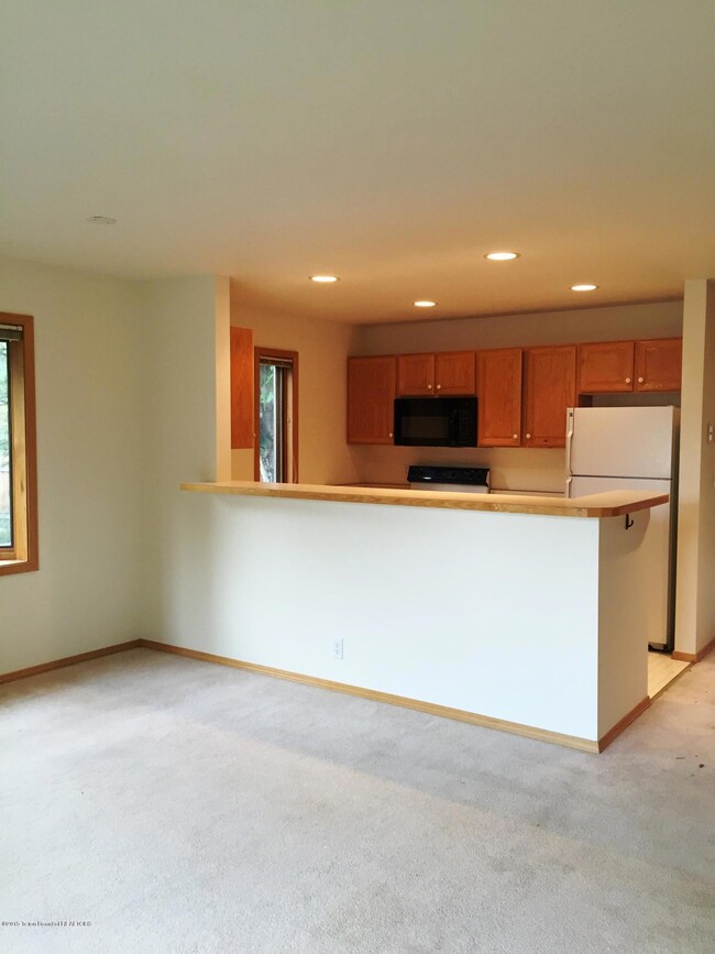 Living room to kitchen 3