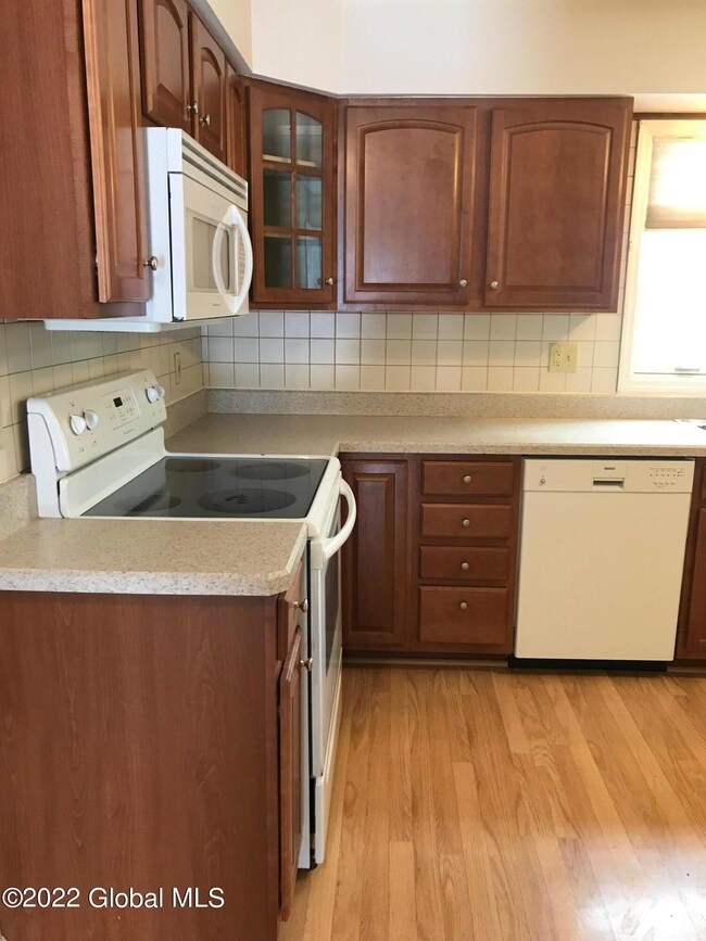 29 Swayze Dr unit B, Latham, NY 12110 - photo 3