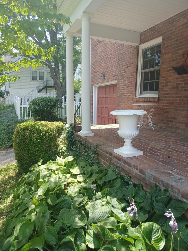 33 Graham Ave, Frankfort, KY 40601 - photo 3