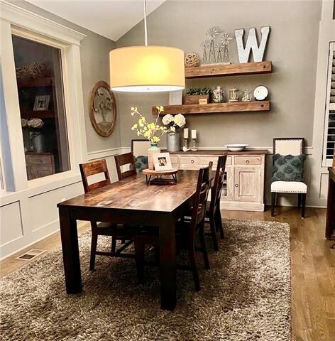 Another view of the large dining area...
