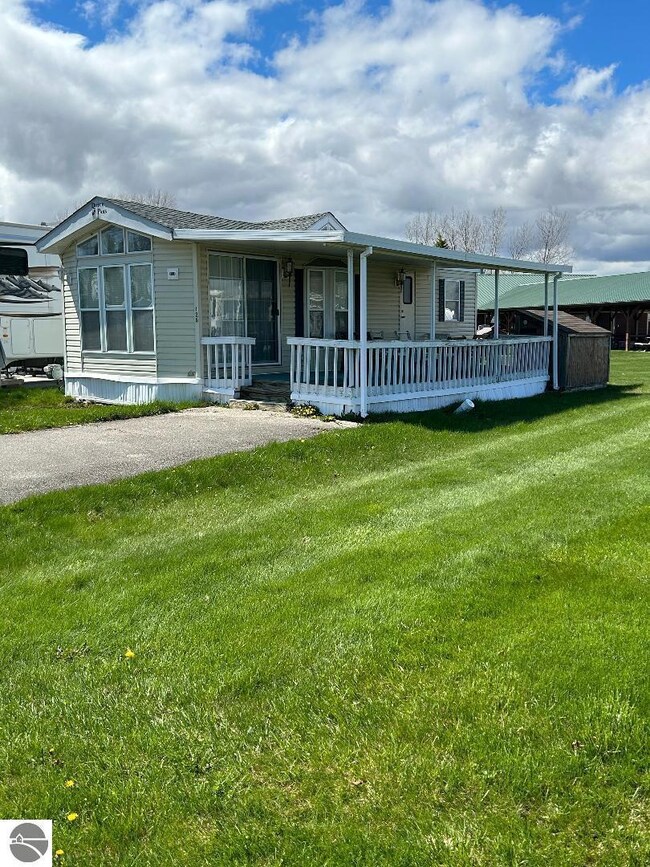 128 E Michigan Ave, Au Gres, MI 48703 - photo 2