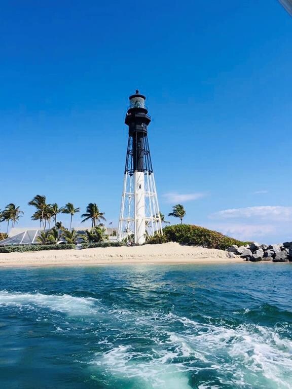Famous Lighthouse Pt. Light