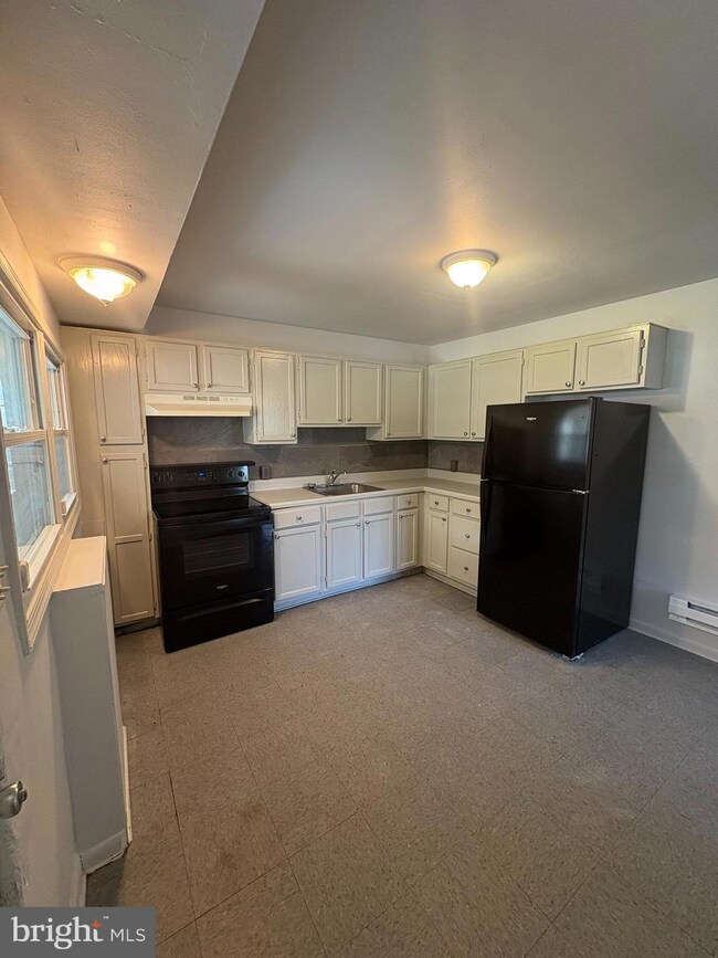 906 Argus St unit 2ND FLOOR, Bethlehem, PA 18015 - photo 3
