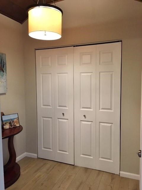 Spacious foyer