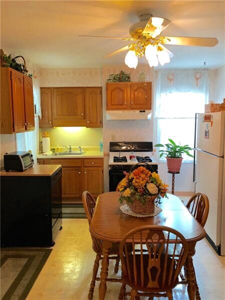 EAT IN KITCHEN