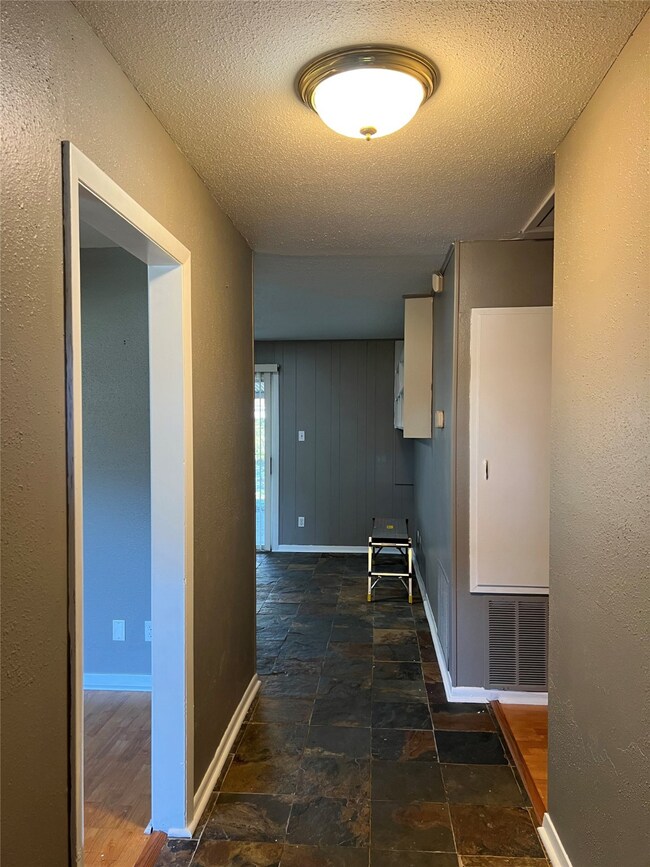 1714 W Adoue St, Alvin, TX 77511 - photo 2