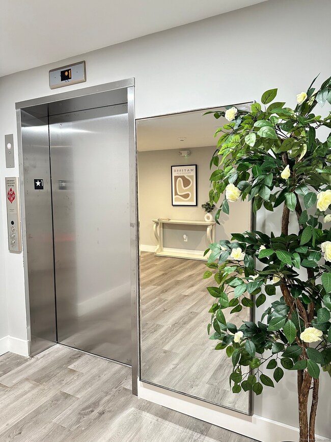 528 Black Rock Turnpike unit 108, Fairfield, CT 06825 - photo 4