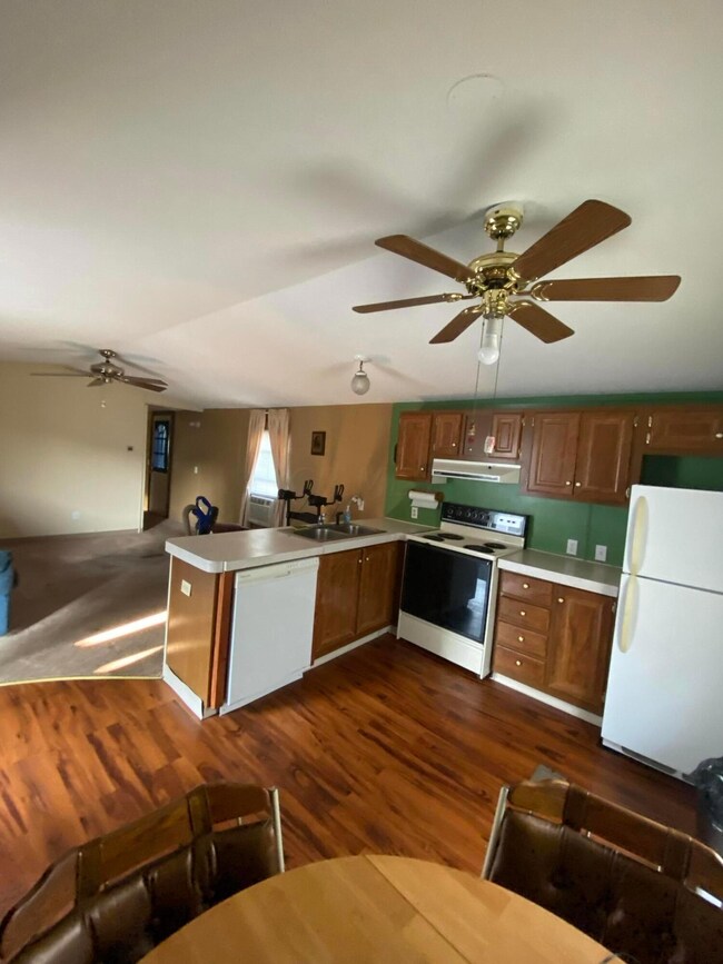 1570 E Main St. Lot #20 - #5
