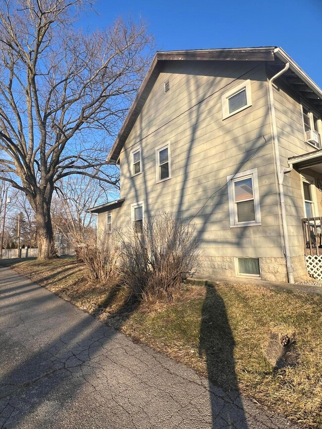 320 E Mill St, Circleville, OH 43113 - photo 2