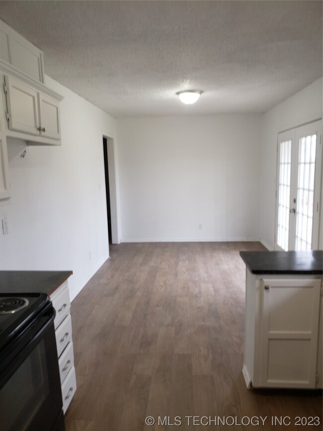 110 E 9th St S, Claremore, OK 74017 - photo 3