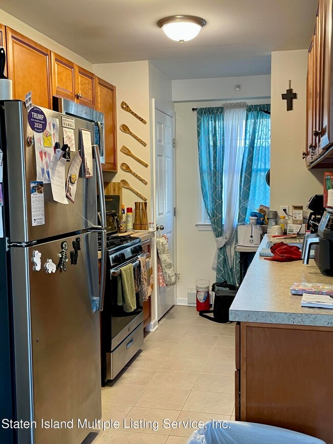 70 Mclaughlin St, Staten Island, NY 10305 - photo 6