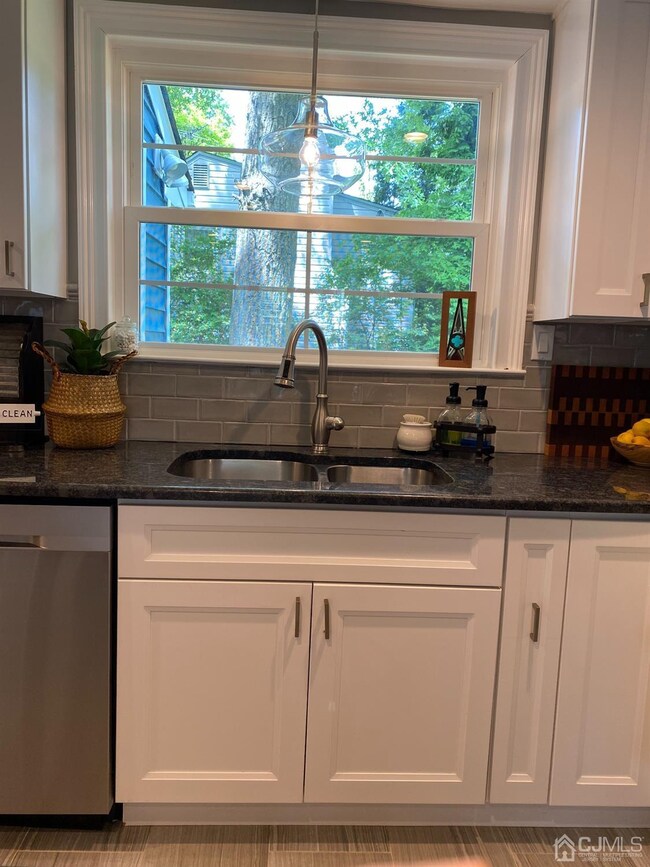 1 Grant Ct, Metuchen, NJ 08840 - photo 5