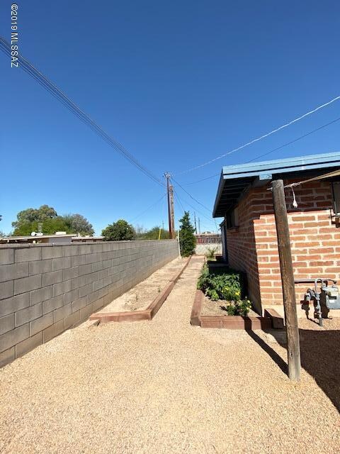 4961 N. Mathews pic 3