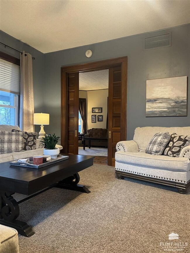 406 W 8th St, Concordia, KS 66901 - photo 7