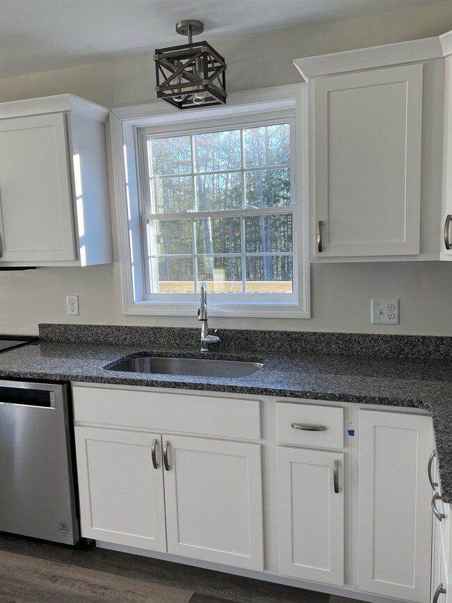 47 Ida Cir unit 310-8, Rochester, NH 03868 - photo 3