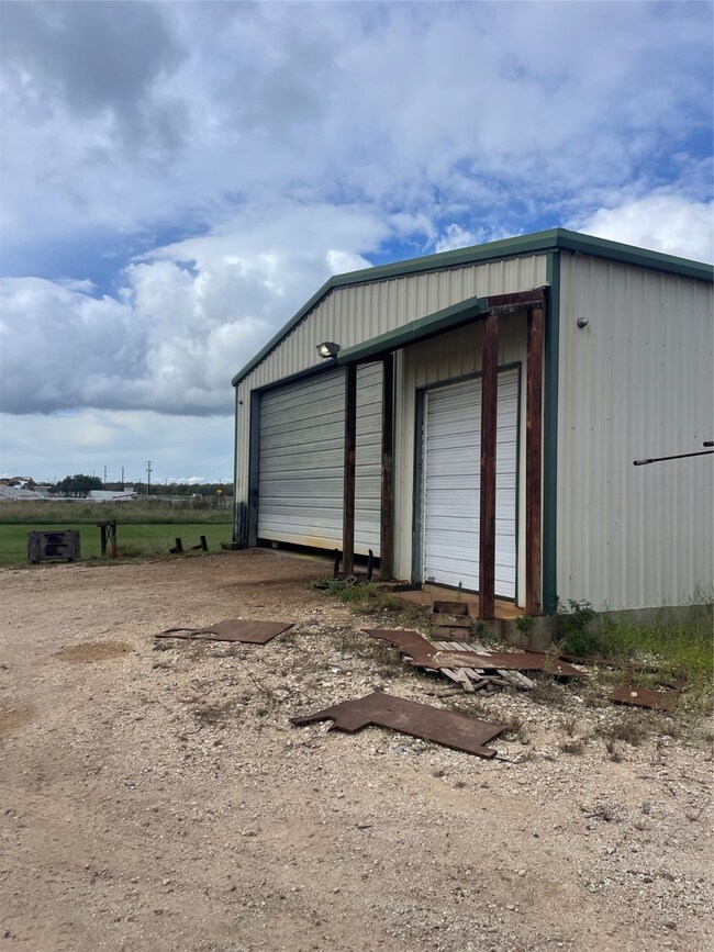 2000 Fm 3156 Rd, Bay City, TX 77414 - photo 7