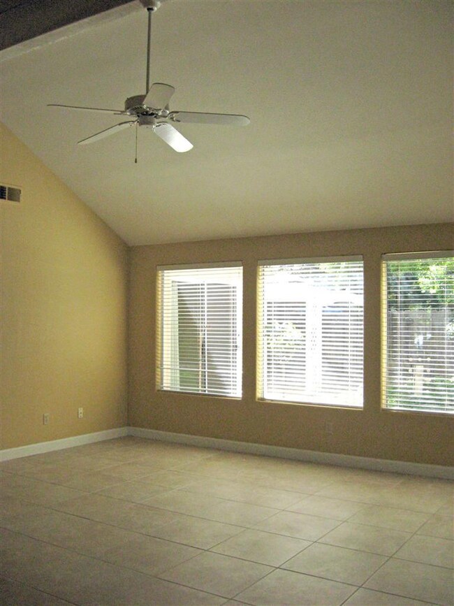 Large great room with high ceilings, Italian porce
