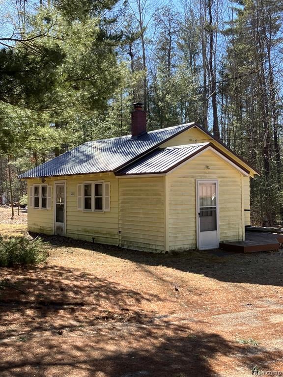 Metal roof to shed winter weather