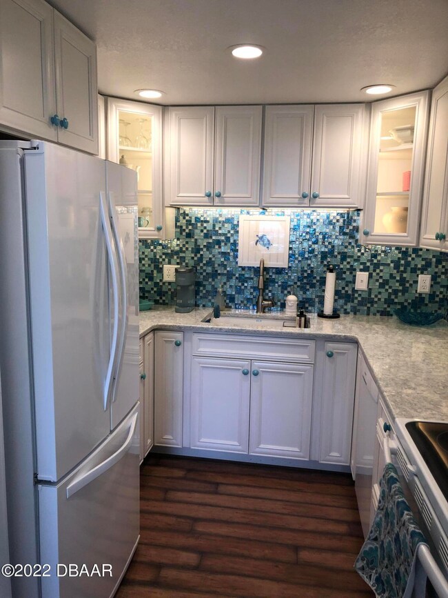 812 Kitchen 3
