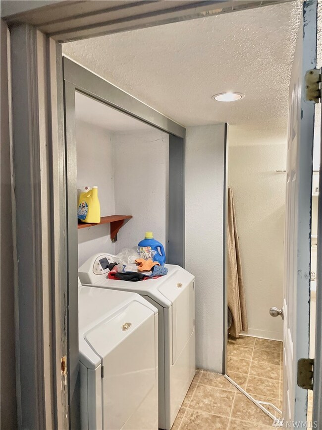 9224 Holly Dr, Everett, WA 98204 - photo 4