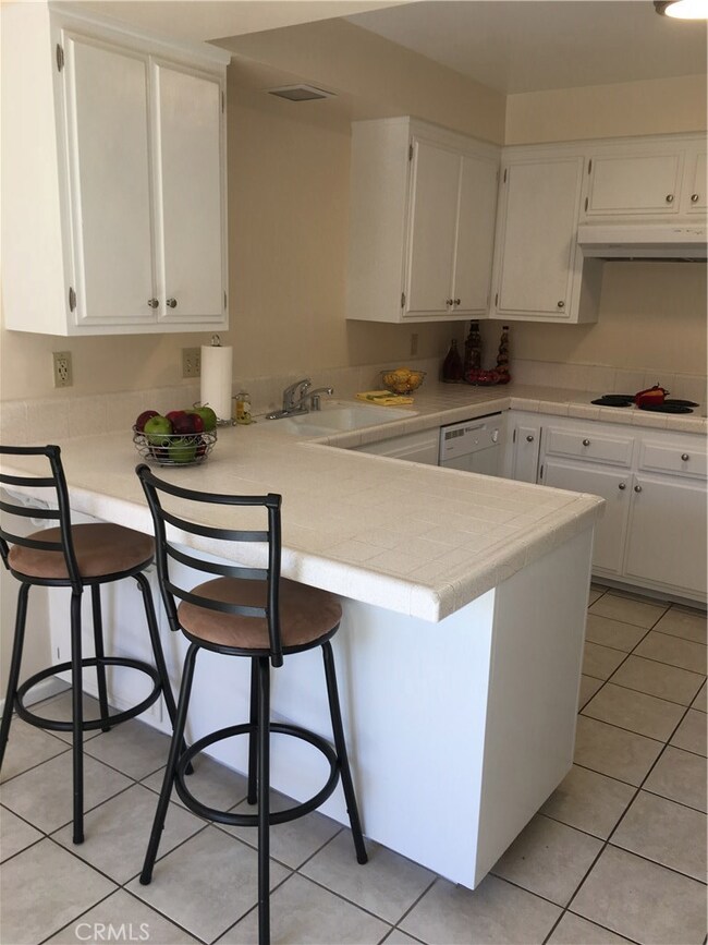 Kitchen breakfast bar