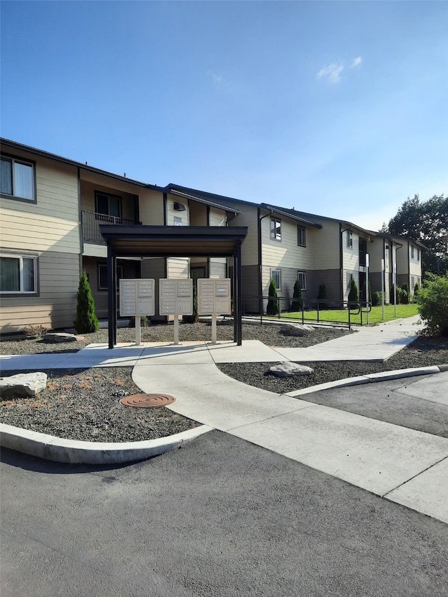 189 NW Glenhart Ave, Winston, OR 97496 - photo 2