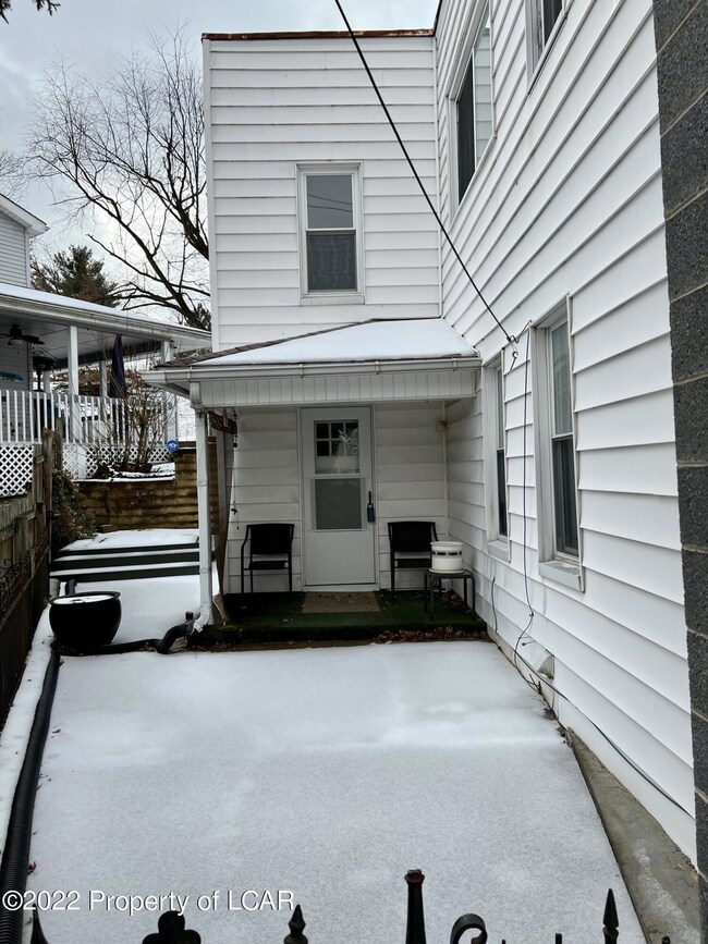 153 E Columbus Ave, Pittston, PA 18640 - photo 2