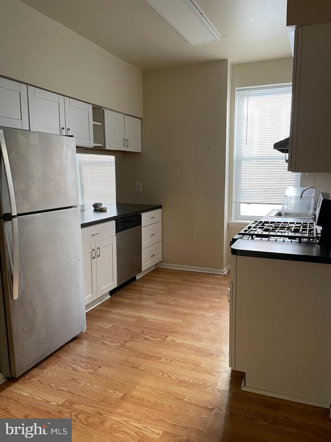 514 W Queen Ln unit 1, Philadelphia, PA 19144 - photo 4