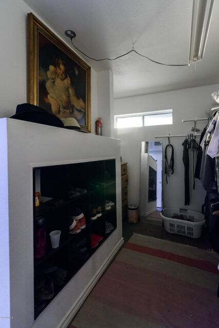 2302 MB Closet