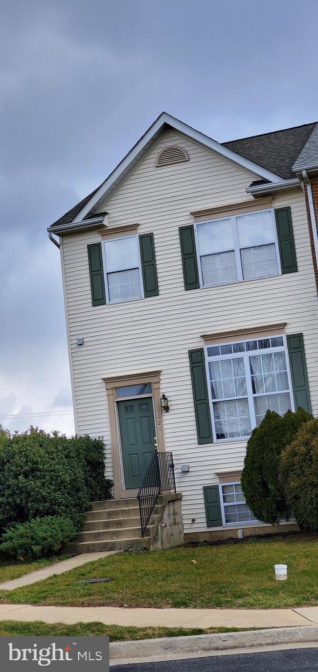 7121 Ladd Cir, Frederick, MD 21703 - photo 2