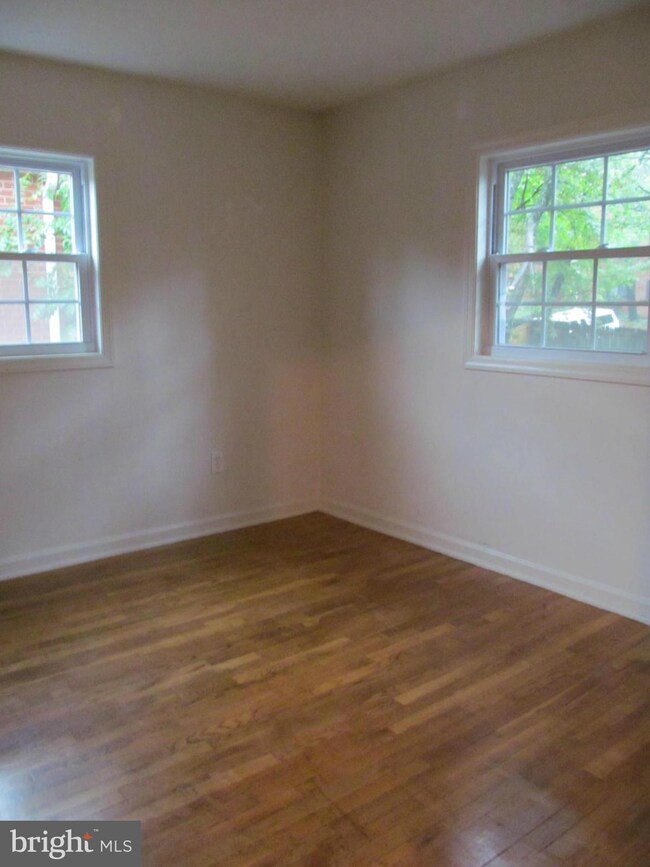 212 E Taylor Run Pkwy, Alexandria, VA 22314 - photo 7