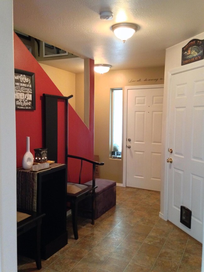 1383 Circlewood Dr, Central Point, OR 97502 - photo 4