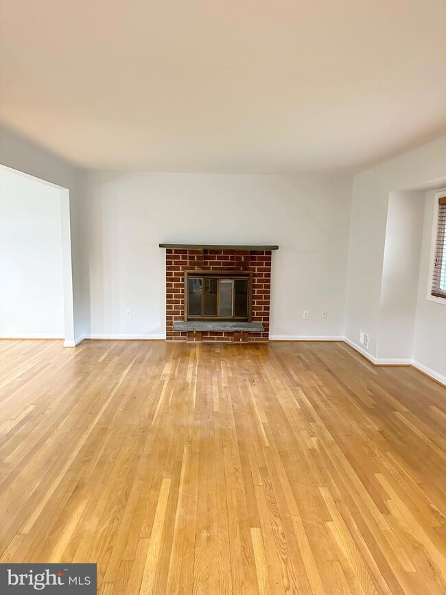 3315 Sleepy Ln, Falls Church, VA 22044 - photo 3