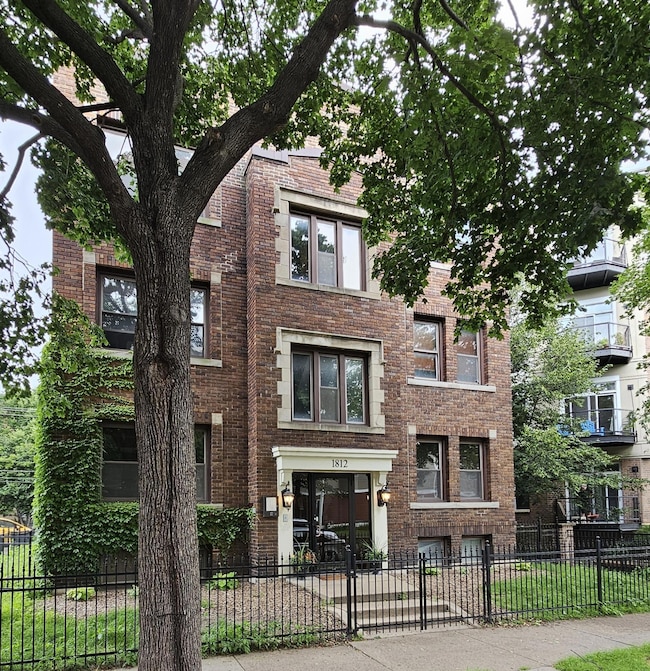 1917 Steven's Square | Loring Heights