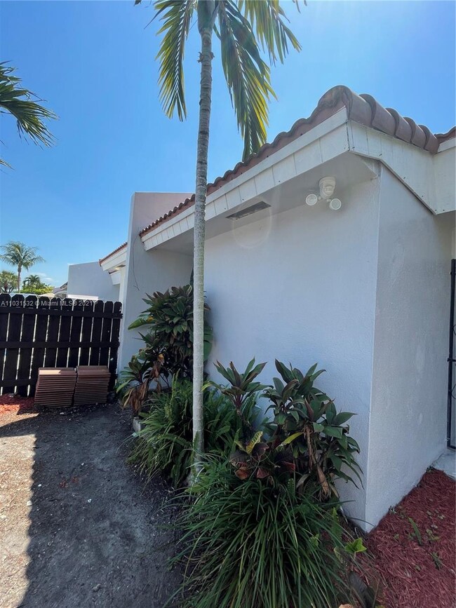 8004 SW 153rd Place, Miami, FL 33193 - photo 4