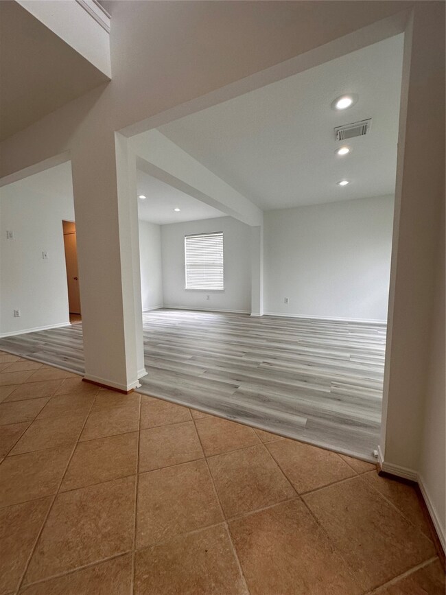 7930 Fall Glen Dr, Houston, TX 77040 - photo 3