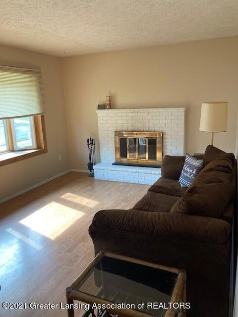 3038 Sunderland Rd, Lansing, MI 48911 - photo 6