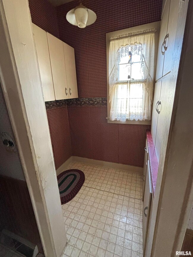1202 W Prospect St, Kewanee, IL 61443 - photo 7