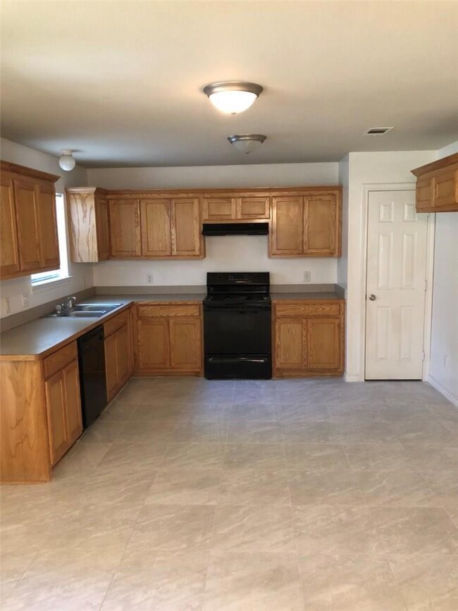 824 W Nelson St, Denison, TX 75020 - photo 3