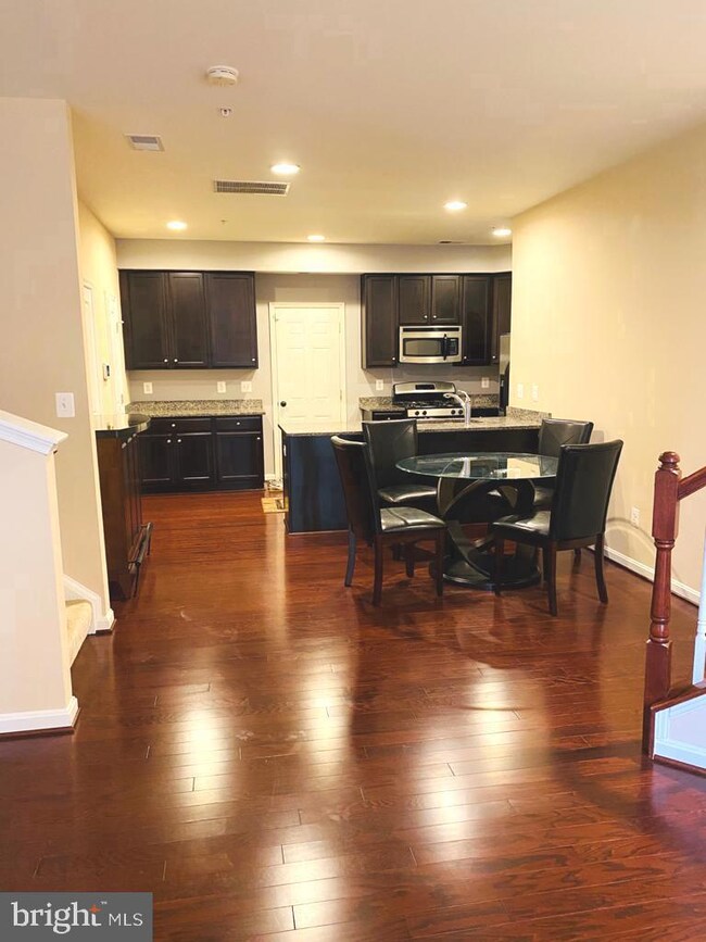 7901 Crescent Park Dr unit 129, Gainesville, VA 20155 - photo 4