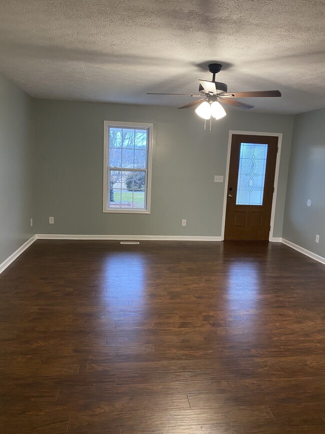 378 Holder Ln, Mc Minnville, TN 37110 - photo 3