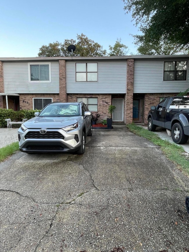 616 Virginia Oak 1