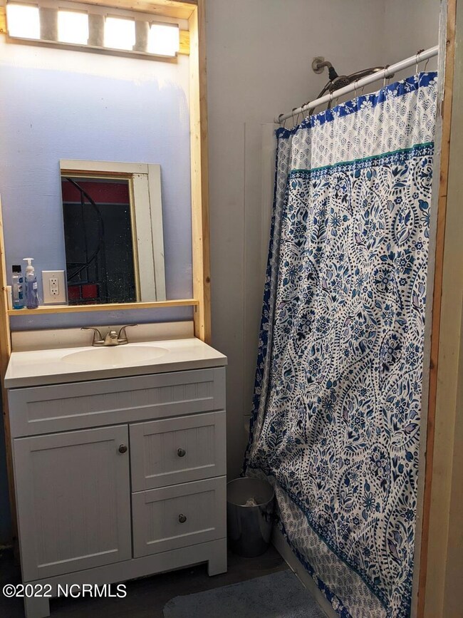 1406 Gold St. N (4)