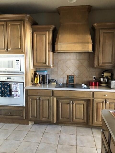 Kitchen with microwave, self-cleaning electric ove