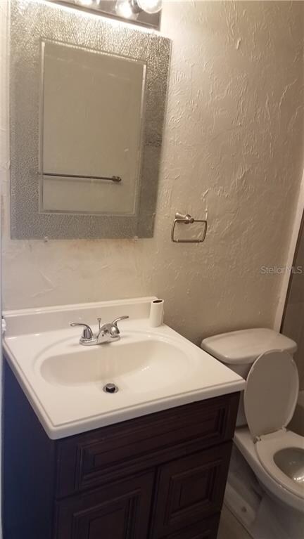 2502 BACK UNIT BATHROOM