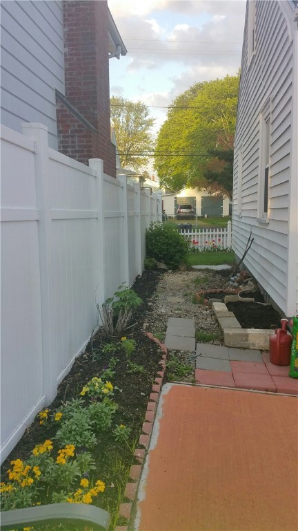 344 Mendon Ave, Pawtucket, RI 02861 - photo 7