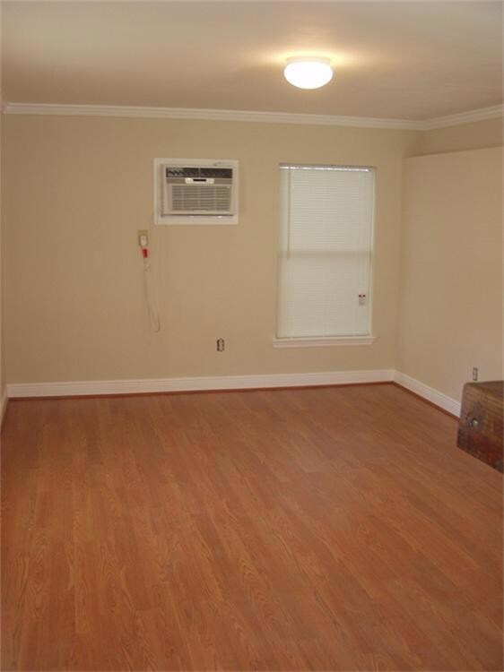 Efficiency apartment.  Large closet space.