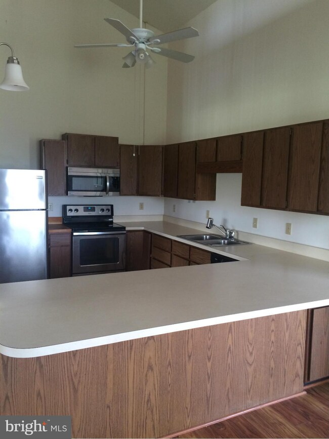 9917 Millrace Ln unit 2, Marshall, VA 20115 - photo 3