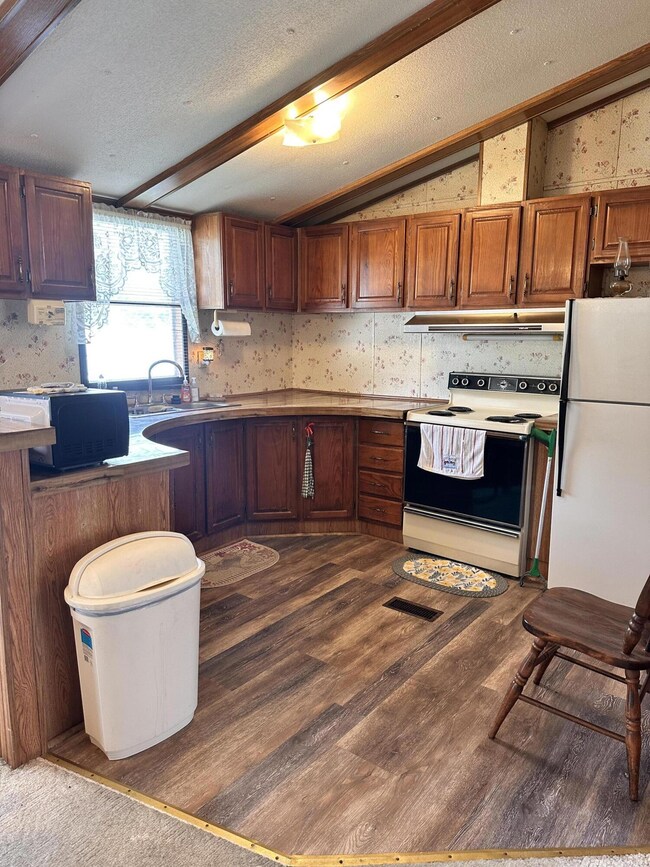 301 Ridgeview Dr, Circleville, OH 43113 - photo 6