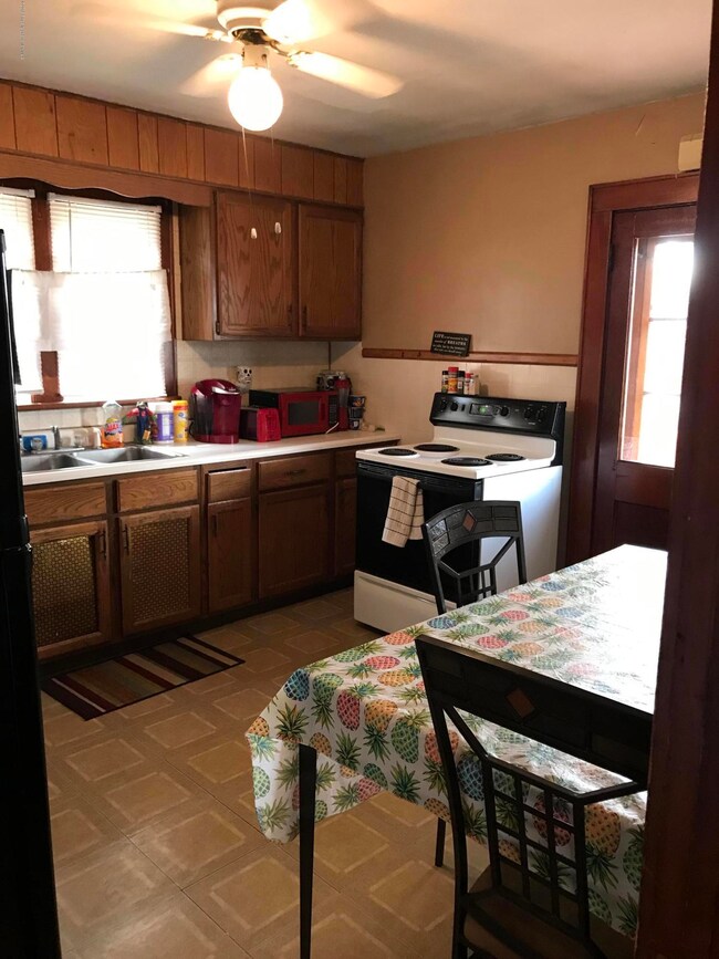 204 S Apple St, Dunmore, PA 18512 - photo 6